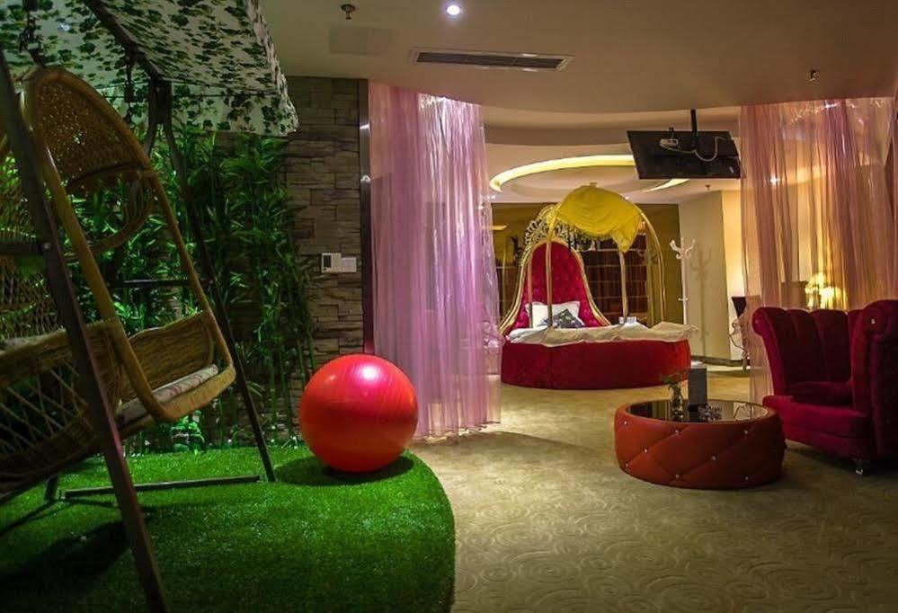Chongqing Xinhao Theme Hotel Exterior foto
